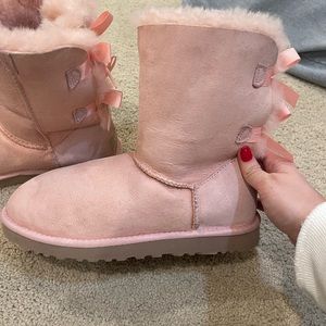 baby pink uggs w/bows. Women size 8. Worn only 3 times.